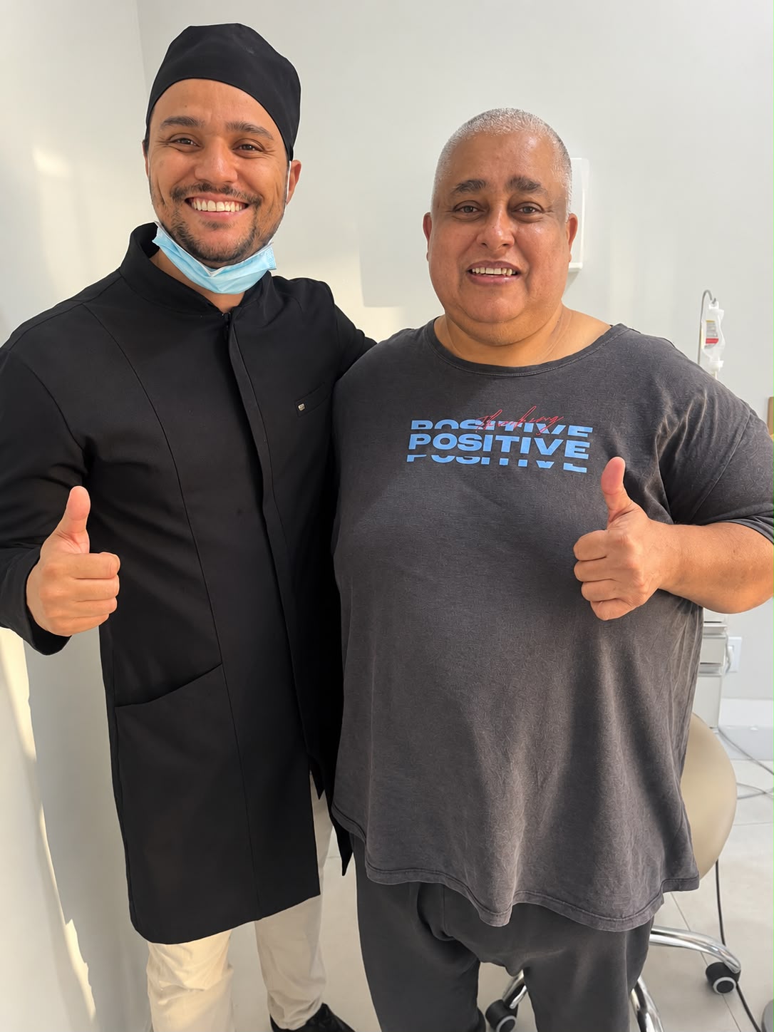 Dr. Diego Valente e paciente em registro clínico autorizado